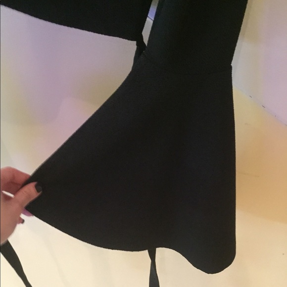 **SOLD**Wrap Top with Ties Around Waist - Picture 3 of 11